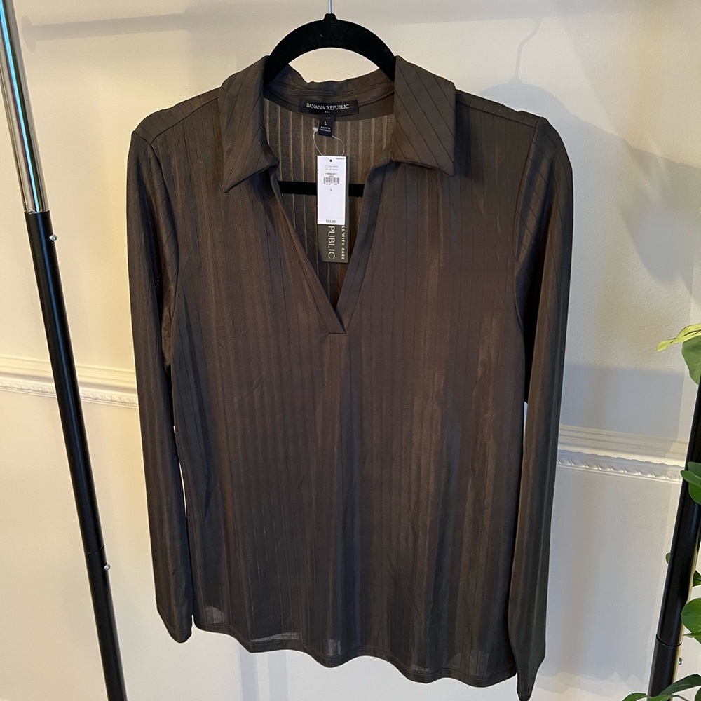 NWT Banana Republic Factory sleek slim fit collared shirt with V neck